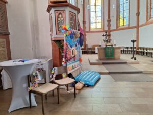 Evangelische kerk met gevulde ijskast